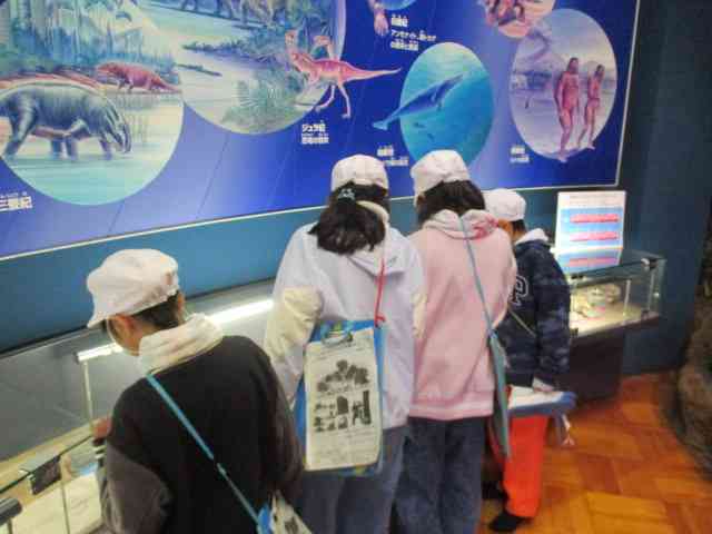 1107　4年やまのこ　展示見学